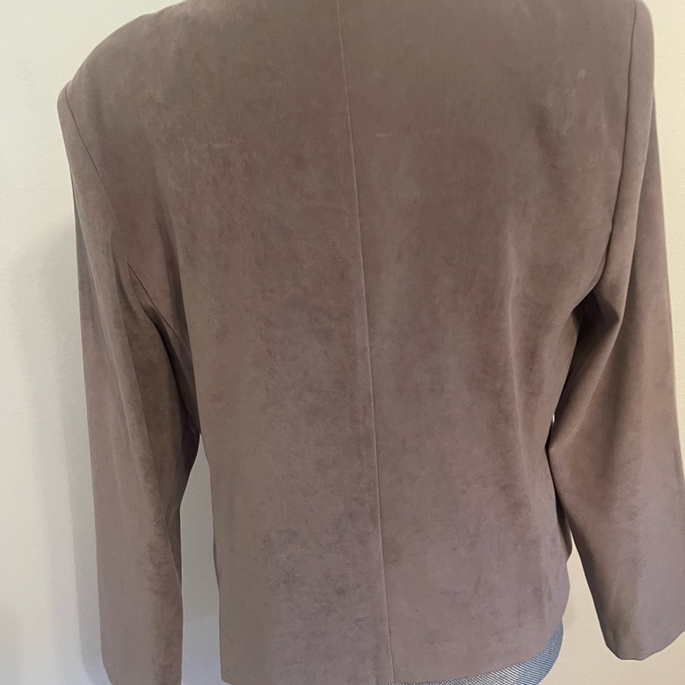 Positive Attitude Women's Taupe Suede Collarless Jacket. Size 14 - Picture 4 of 15